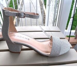 J. Adams Daisy Fine Silver Glitter Block Heel Sandals Womens 6 New In Box